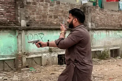 মাদকবিরোধী অভিযানে পিস্তল হাতে ইশরাক, পদত্যাগের নির্দেশ প্রধানমন্ত্রীর
