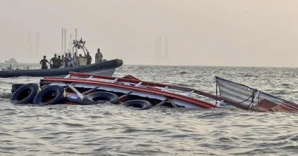 মেক্সিকোর উপকূলে নৌকাডুবি, হাঙরের কামড়ে আহত উদ্ধারকৃতরা, নিখোঁজ ১১ জন