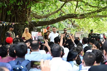 আবর্জনা-অপরিচ্ছন্নতায় ক্ষুব্ধ প্রধানমন্ত্রী, আজিমপুর কোয়ার্টার বদলাতে দিলেন দুই সপ্তাহ