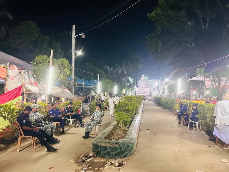 লালন শাহের মাজারে বোমাসদৃশ বস্তু, ঢাকা থেকে আসছে বোমা নিষ্ক্রিয়করণ দল; কঠোর নিরাপত্তায় পুলিশ-র‍্যাব-এপিবিএন