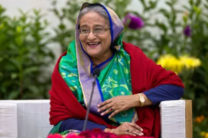 গ্রেপ্তার ও মৃত্যুর ঝুঁকি উপেক্ষা করে ডিসেম্বরে দেশে ফেরার ঘোষণা শেখ হাসিনার