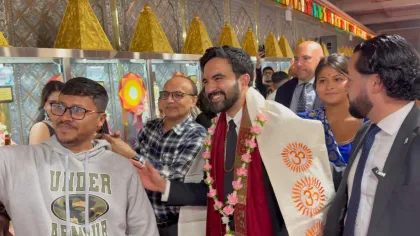 নিউইয়র্কে গরবার তালে মেয়র মামদানি, ভারতীয়দের উৎসবে মাতলেন নাচে!