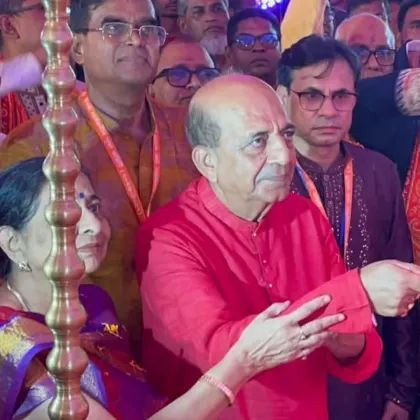 মহা নবমীতে উত্তরার পূজামণ্ডপে ভারতীয় হাইকমিশনার, সম্প্রীতির বার্তা দিলেন দীনেশ ত্রিবেদী