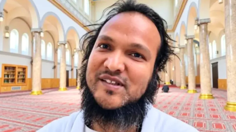 পুরোনো গির্জায় মসজিদ গড়ার উদ্যোগ বাংলাদেশি প্রবাসী মোহাম্মদ ওসমানের