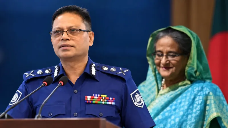 প্রয়োজনে সরকার অনুমতি দিলে ক্রসফায়ার করা হবে : শেখ হাসিনার ফেরার প্রসঙ্গে আইজিপি