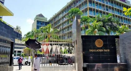নতুন বেতনকাঠামোর খরচ মেটাতে আরও পাঁচ হাজার কোটি টাকা ঋণ নিচ্ছে সরকার