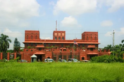 বি১/বি২ ভিজিটর ভিসায় যুক্তরাষ্ট্রে কাজ নয়, বাংলাদেশিদের নতুন করে সতর্ক করল মার্কিন দূতাবাস