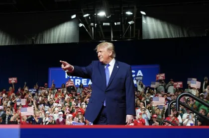 Trump Cancels Iowa, Kansas Rallies, Shifts to Nationwide Phone Campaign