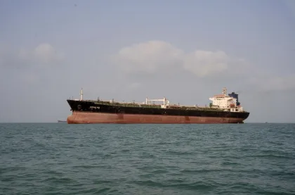 ইরানের ছায়া নৌবহরে নিষেধাজ্ঞা ফাঁকি দিয়ে মিয়ানমারের সামরিক বাহিনীর কাছে পৌঁছাল লাখো ব্যারেল জ্বালানি